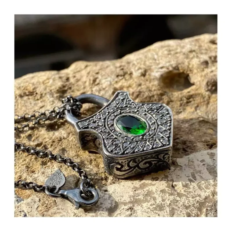 kilit kolye taş mıhlamalı otantik modern tasarım 925 ayar gümüş